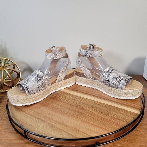Soda Snake Print Espadrilles Sandals Wedges Size 7 - Picture 10 of 14
